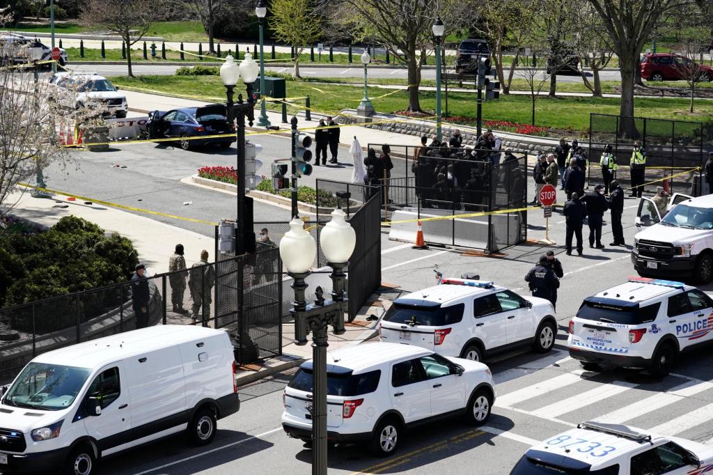 Man rams car into 2 Capitol police; 1 officer, driver
killed 1
