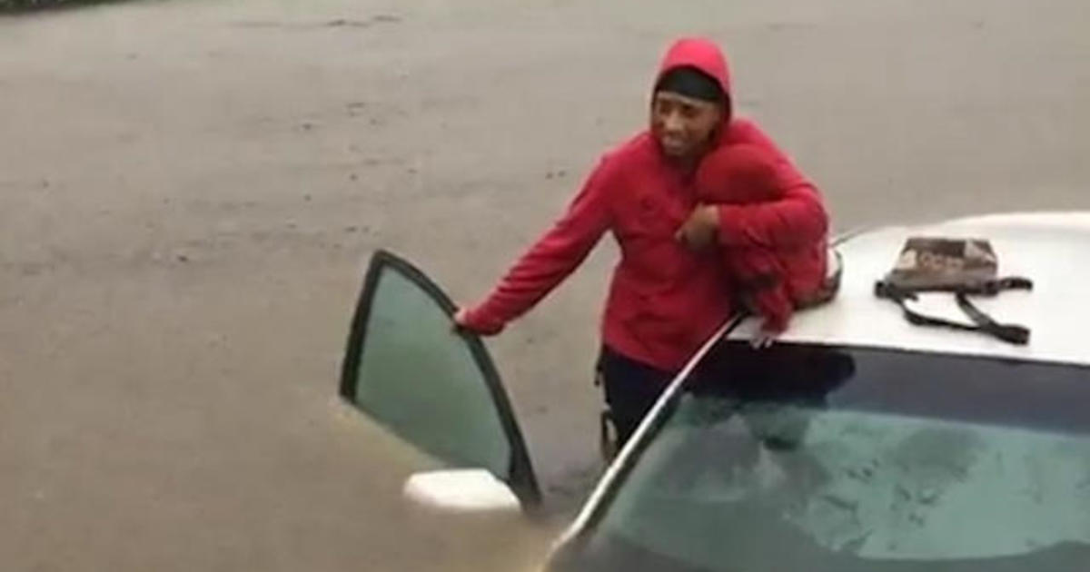 N.C. officers rescue stranded driver, baby in Matthew
floodwaters 1
