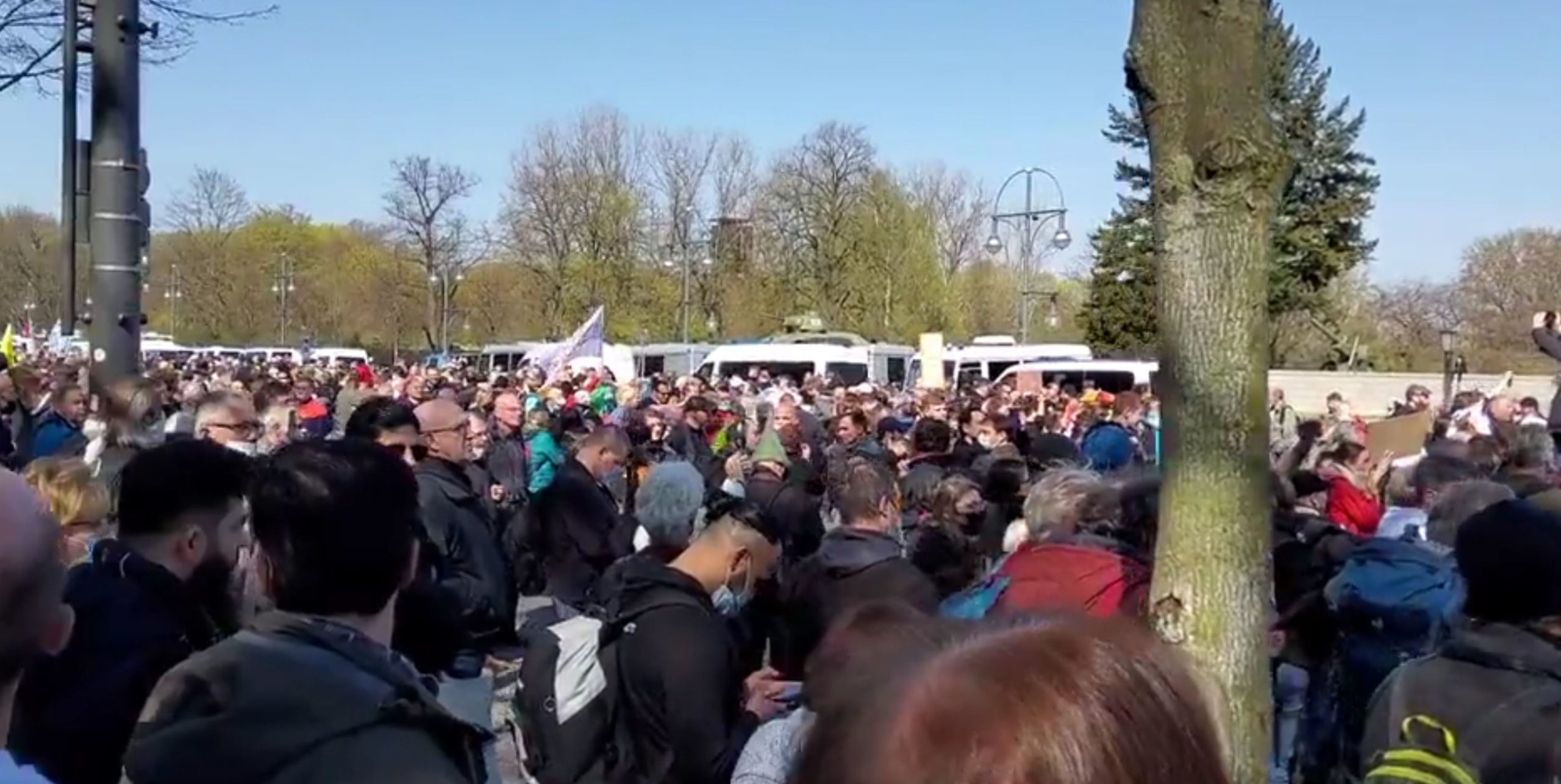 Thousands Gather in Berlin to Protest Covid Restrictions as
Parliament Debates Giving Gov’t Power to Impose Lockdowns 1 Thousands Gather in Berlin to Protest Covid Restrictions as
Parliament Debates Giving Gov’t Power to Impose Lockdowns 1