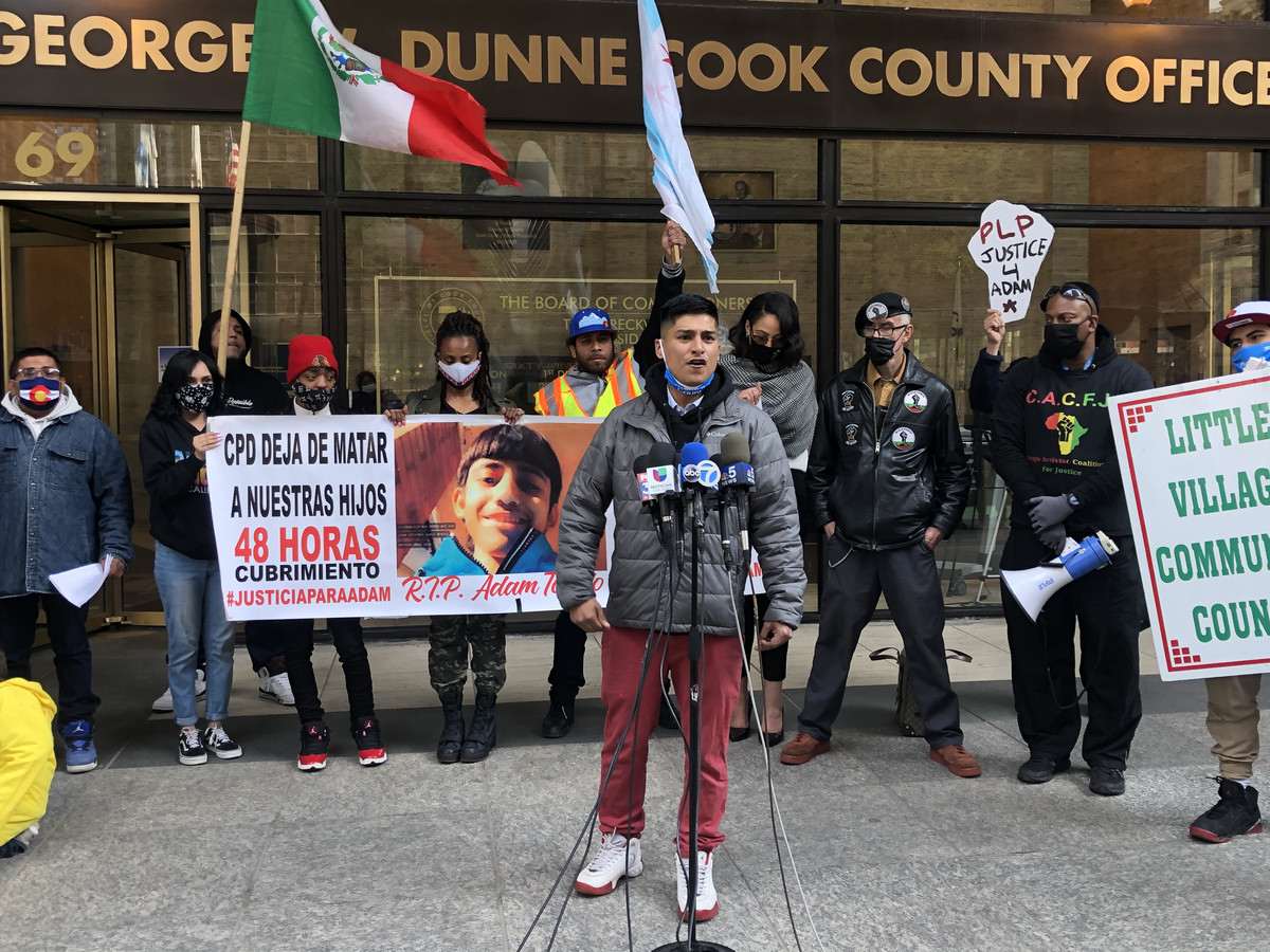 Little Village activists call for Foxx to arrest officer who
shot Adam Toledo 1 Little Village activists call for Foxx to arrest officer who
shot Adam Toledo 1