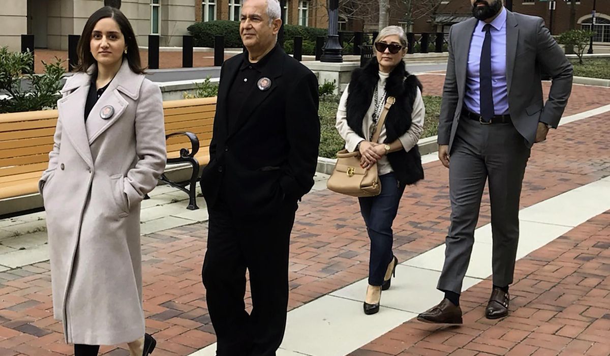 Federal officers seek to block shooting trial in state
court 1