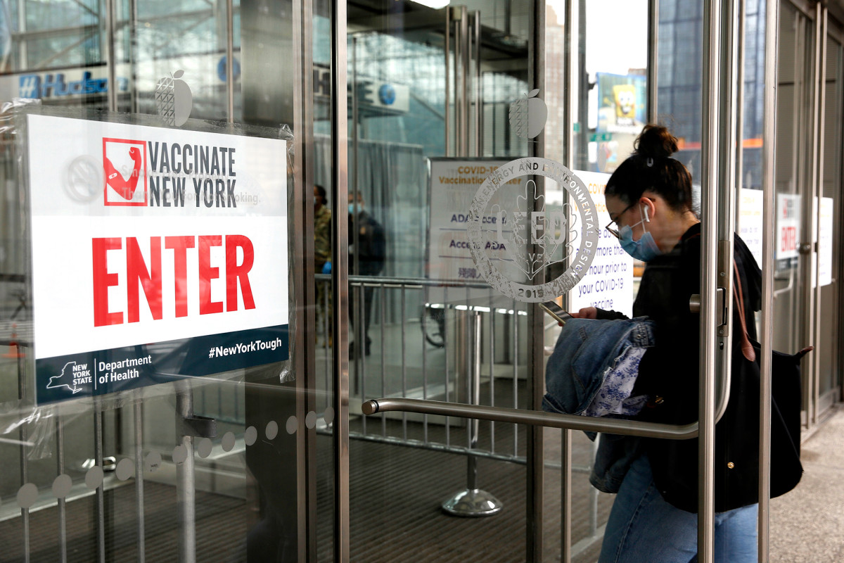 Why New York’s COVID-19 strain was only classified as a
‘variant of interest’ 1