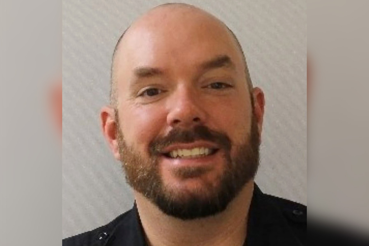 Officer killed in attack near US Capitol identified as
18-year veteran 1