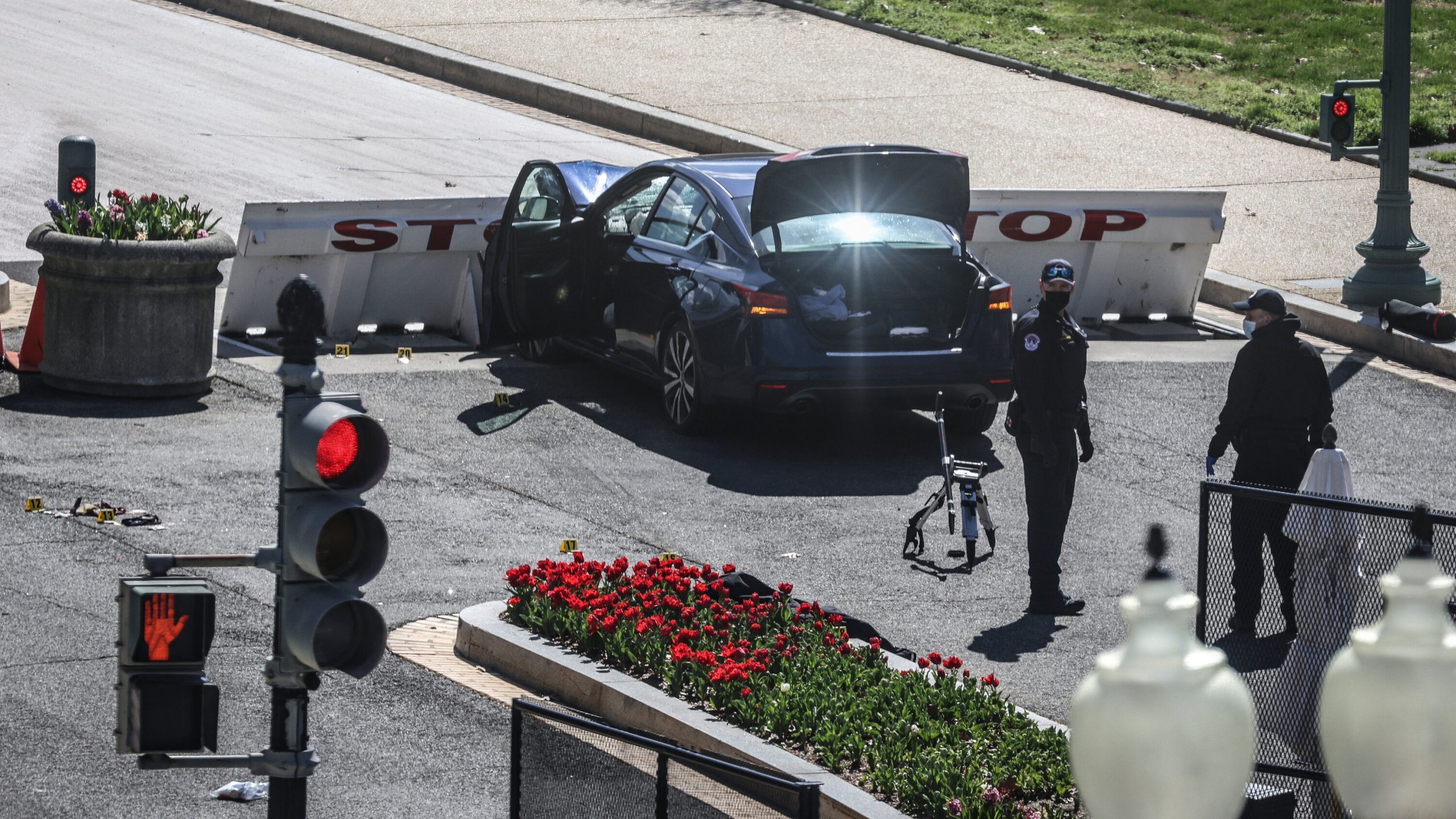 Attack at Capitol Kills One Officer and Injures Another;
Suspect Is Dead 1