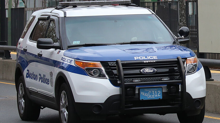 Ex-Boston police officer admits to overtime fraud
scheme 1