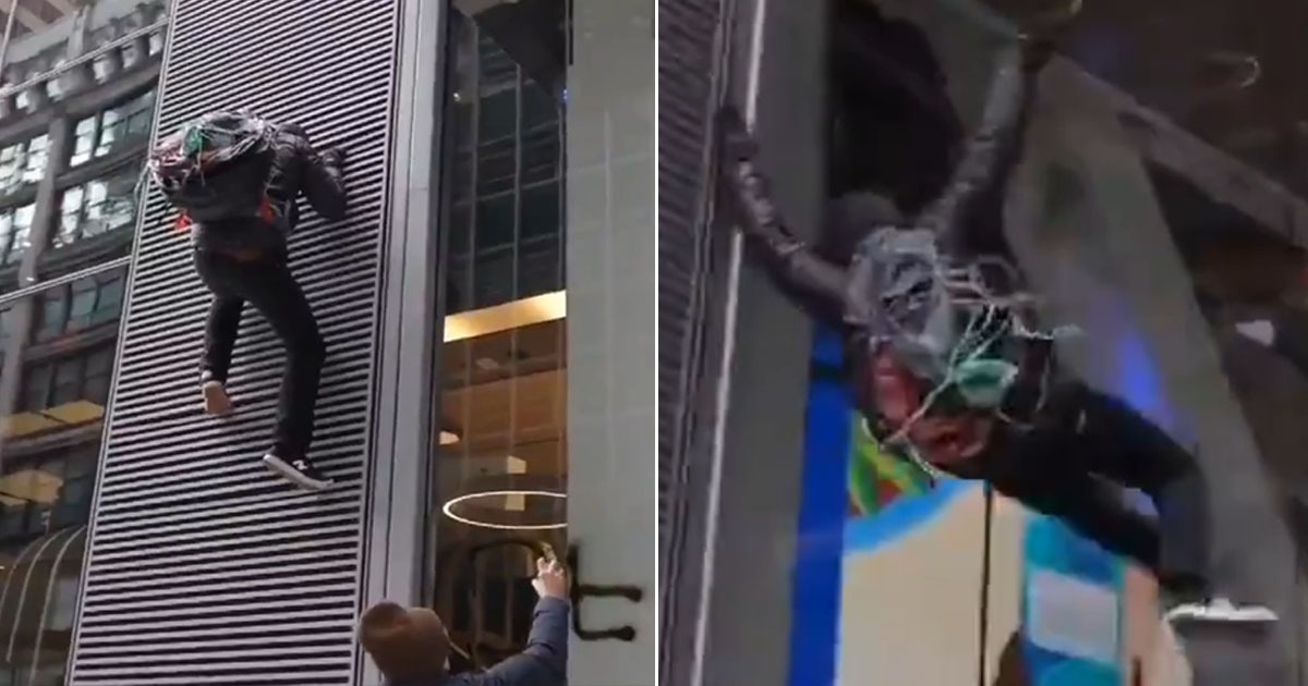 VIDEO: Black Bloc Protester Tries To Vandalize Building,
Falls Down And Spills Paint Everywhere Instead 1
