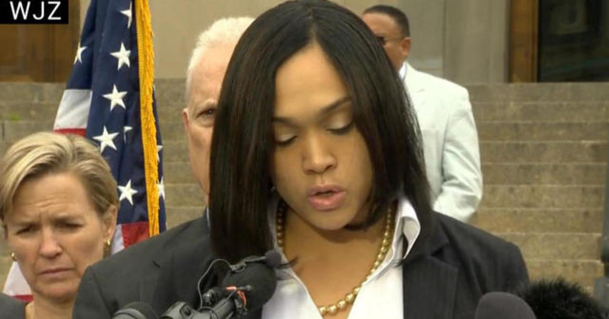 Baltimore police officers charged in Freddie Gray
death 1