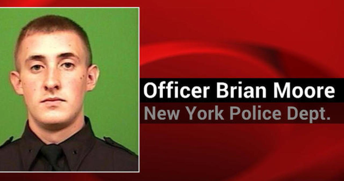 NYPD officer dies after being shot in the head 1