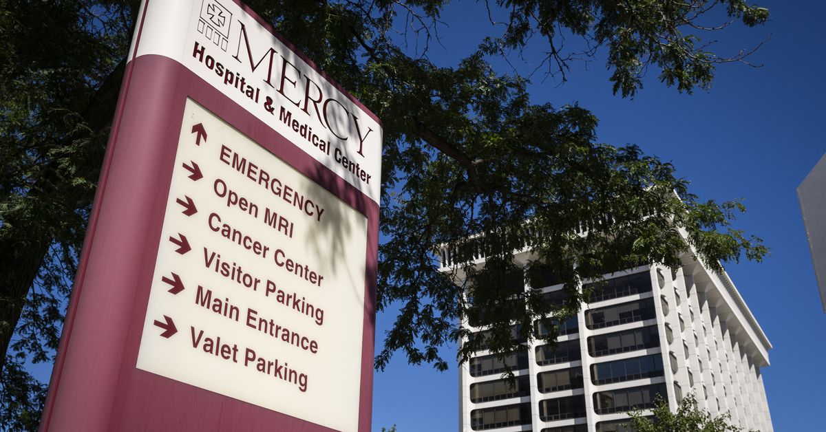 Mercy Hospital finalizes sale to keep doors open in
Bronzeville 1