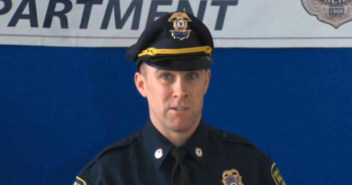 Hero officer from Boston bombing shootout returns to
duty 1
