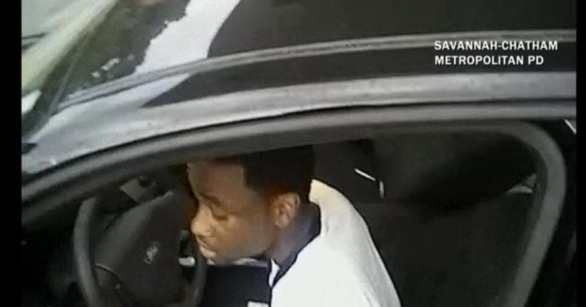 Caught on Camera: Officer Dragged By Suspect's Car 1