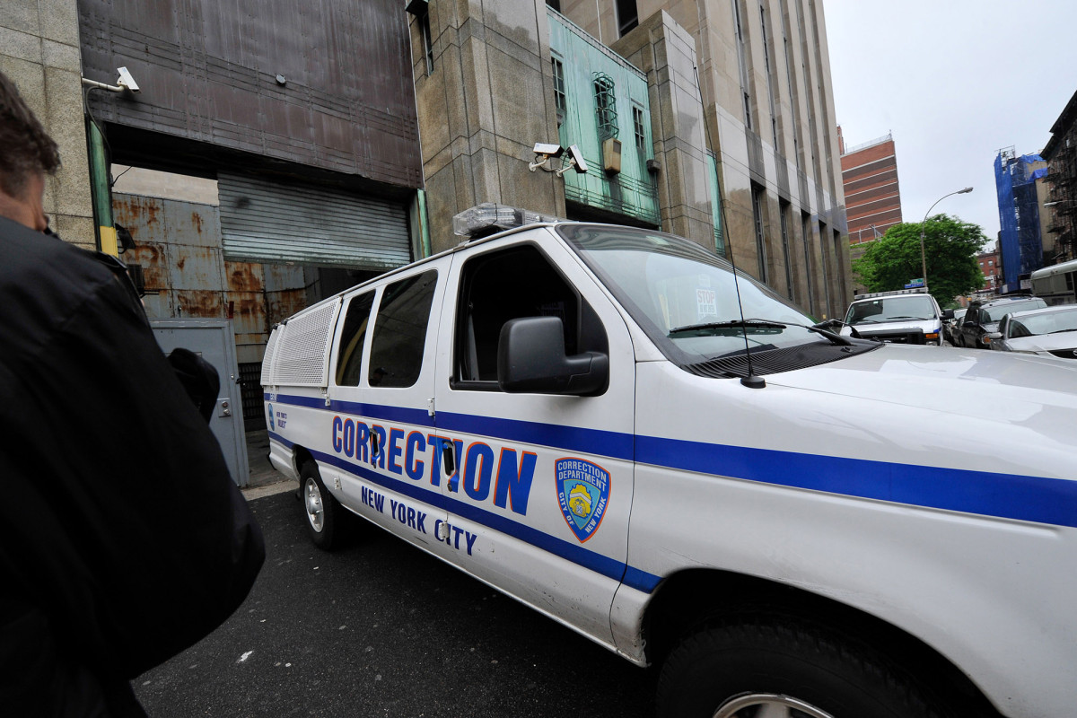 NYC corrections officer sues to get gun back after bizarre
crash incident 1