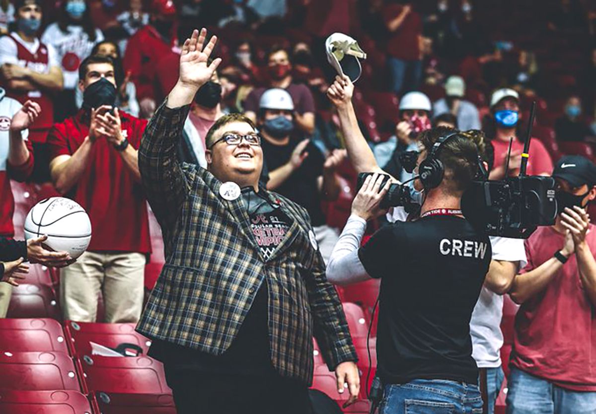 Alabama fan who attended NCAA Tournament dies from COVID-19:
reports 1