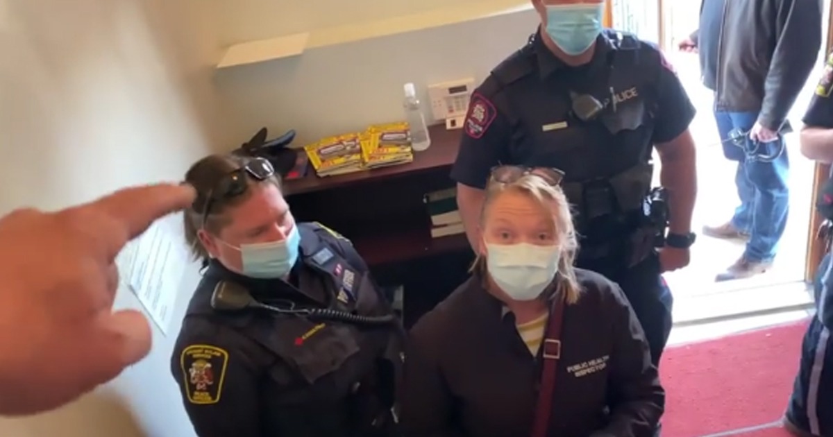 VIDEO: Polish Pastor Throws Mask Police Out Of Church On
Easter, ‘Don’t Come Back Without A Warrant. Out, Nazi!’ 1