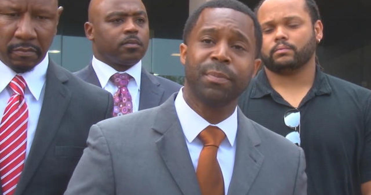 Cleveland activists demand arrest of officers in Tamir Rice
shooting 1