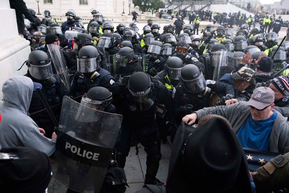 Ex-Salt Lake City ‘officer of the year’ arrested for role in
Capitol riot: feds 1