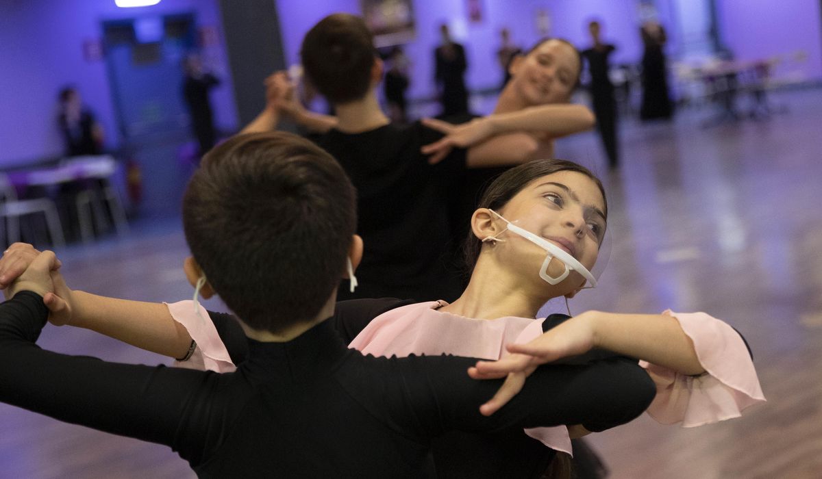 AP PHOTOS: Italy ballroom dancers twirl through
lockdown 1