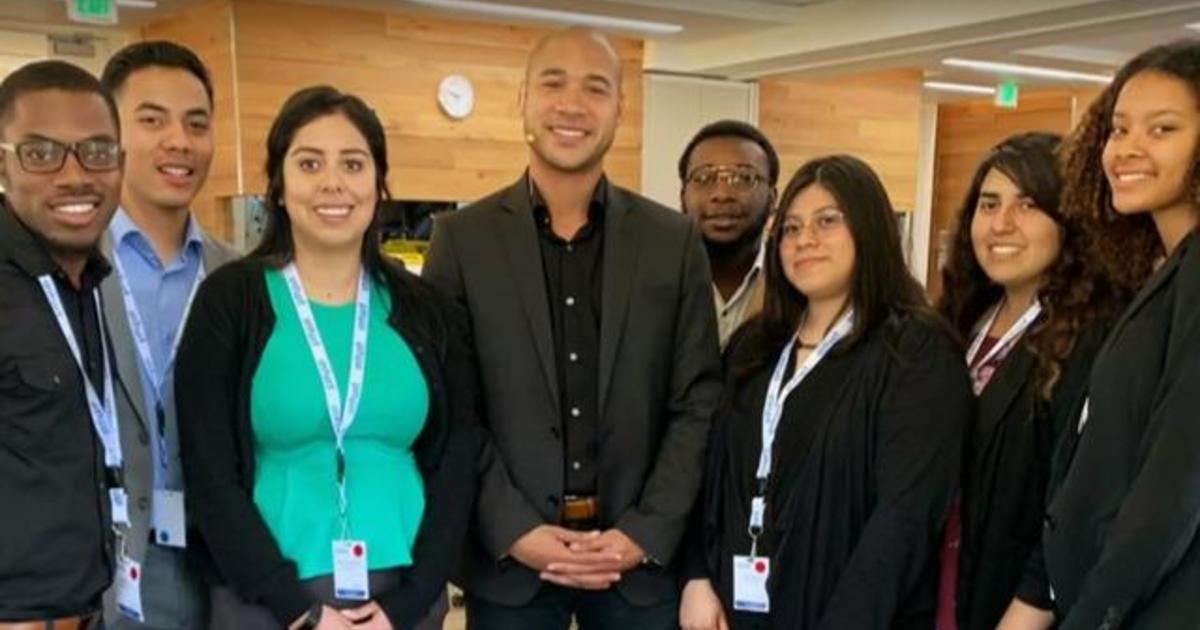 Nonprofit works with top tech companies to offer minority
students classes on in-demand skills 1