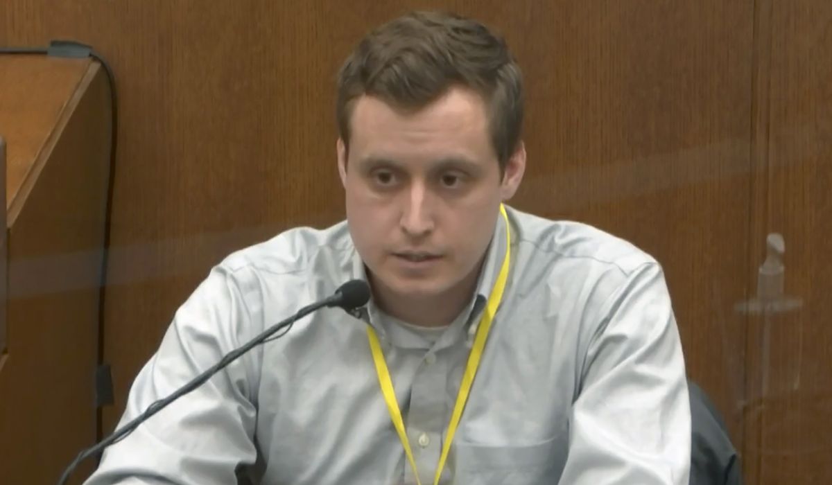 Derek Chauvin trial: ER doctor says George Floyd's heart had
stopped when he arrived 1