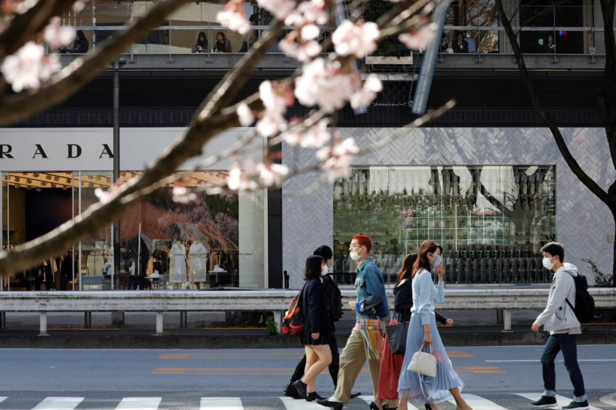 Japan fears COVID-19 variants are behind possible fourth
wave 1
