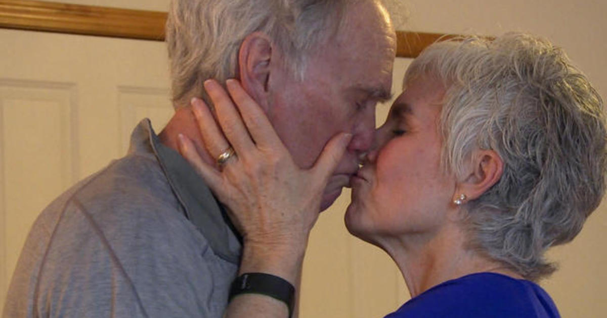 Couples learn to pucker up in kissing class 1