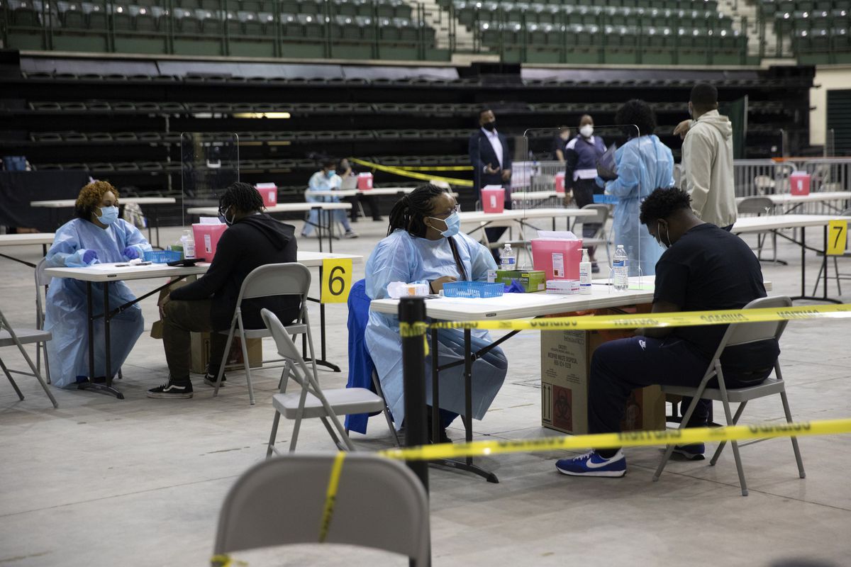 Another 95,188 coronavirus vaccinations administered in
Illinois as hospitalizations, positivity rate inch up 1