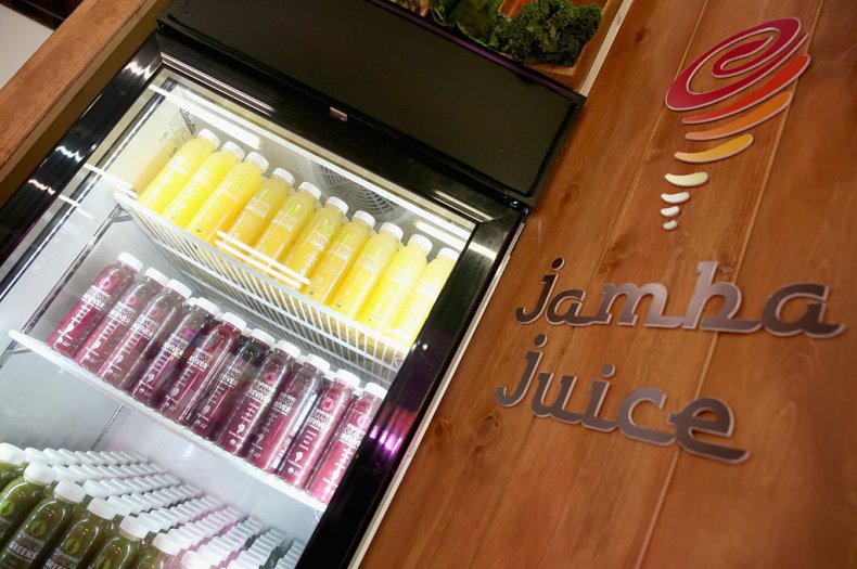 Anti-Masker Throws Up Nazi Salute After Being Kicked Out of
Jamba Juice 1