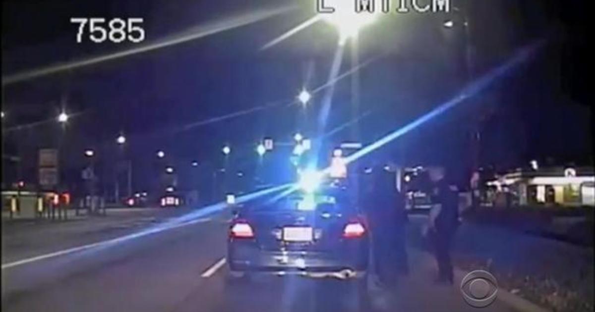 Officer helps woman give birth in car 1