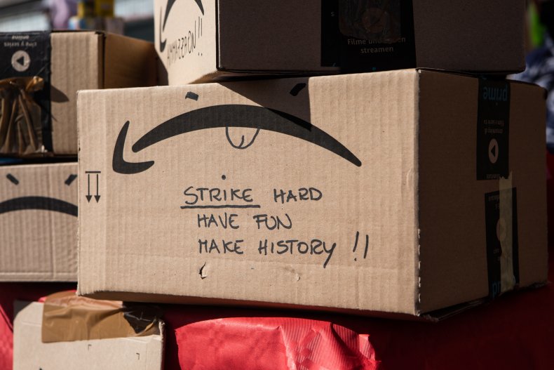 Amazon Driver Leaves Packages Upside Down to Start 'No More
Smiles' Protest 1