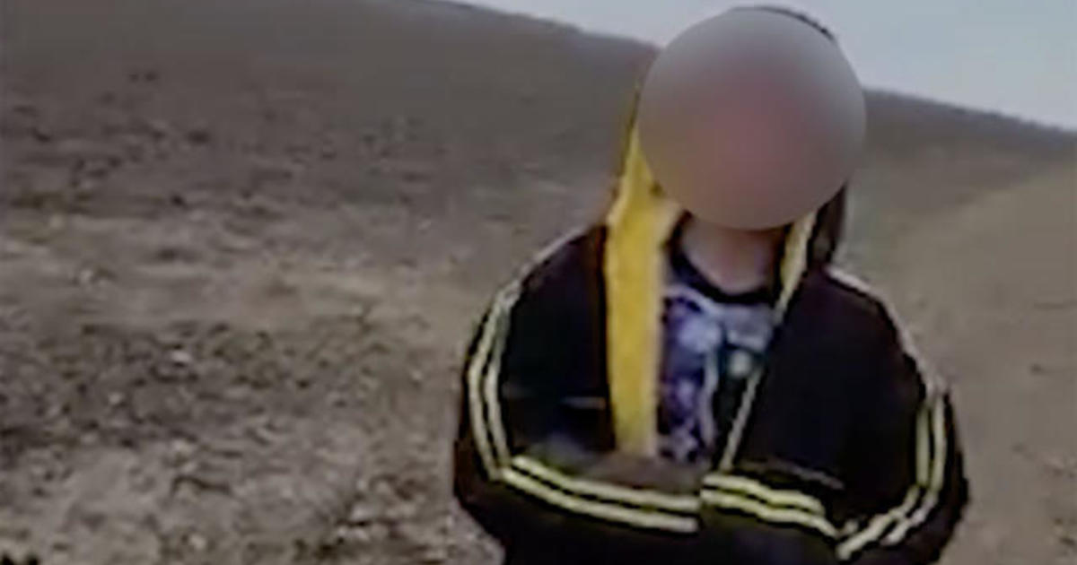 Video shows 10-year-old boy abandoned near U.S. border
asking Border Patrol officer for help 1