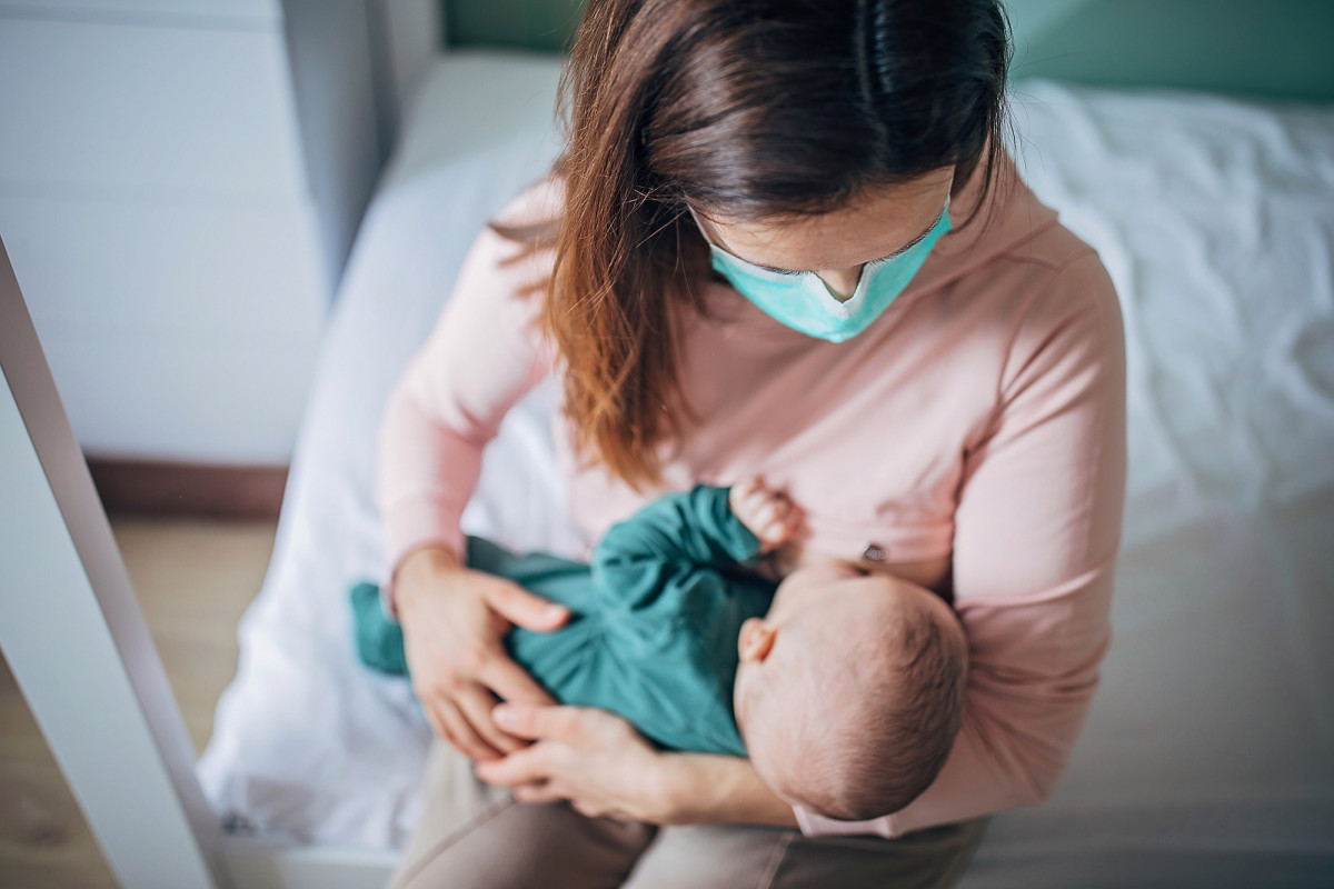 Breastfeeding moms who get COVID-19 vaccine pass protection
to baby, study finds 1