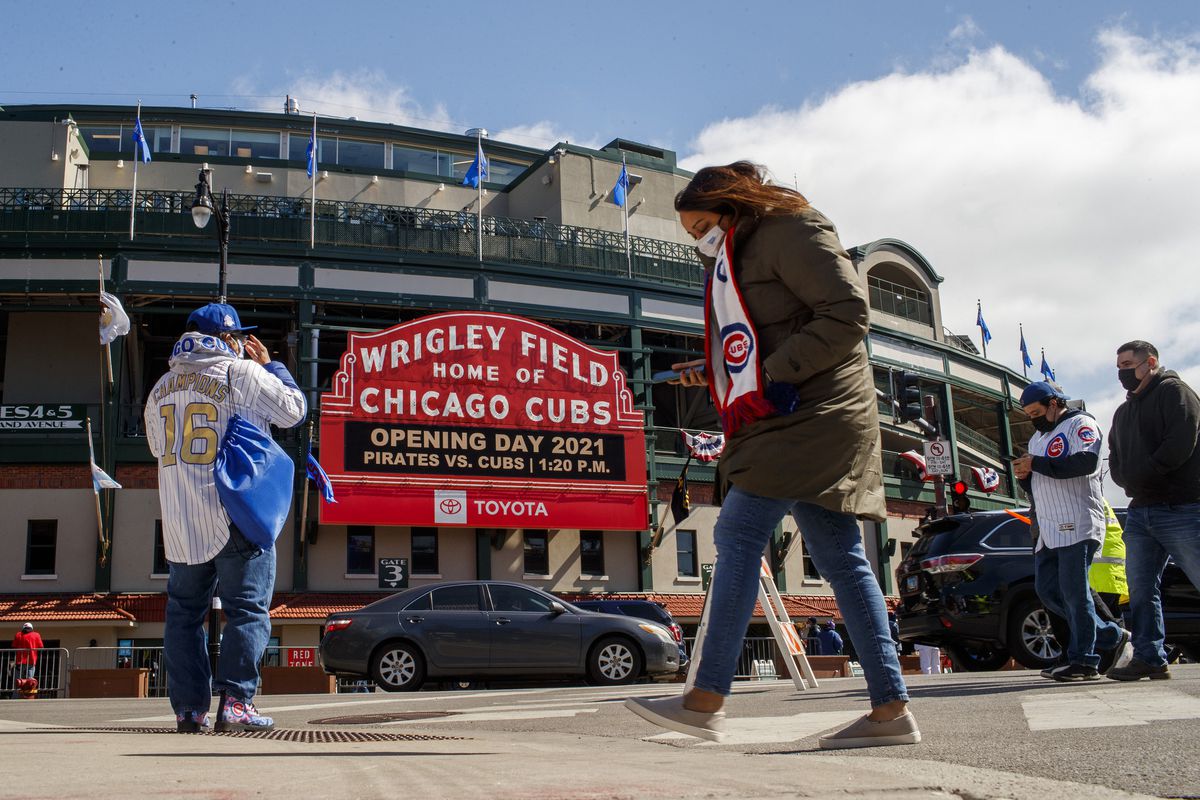 Fans return to Wrigley Field for opening day 1