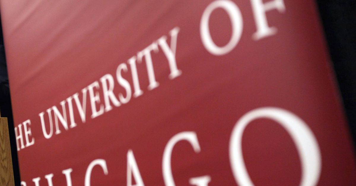 Spike in COVID-19 cases causes University of Chicago to
announce stay-at-home period for students 1