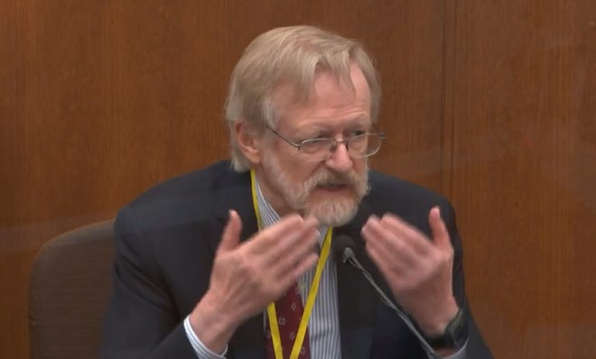 Derek Chauvin trial live: Medical examiner who performed
George Floyd's autopsy expected to testify 1