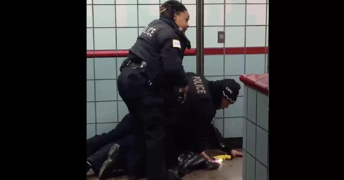 Chicago police officer charged with battery, official
misconduct in on-duty Red Line shooting 1