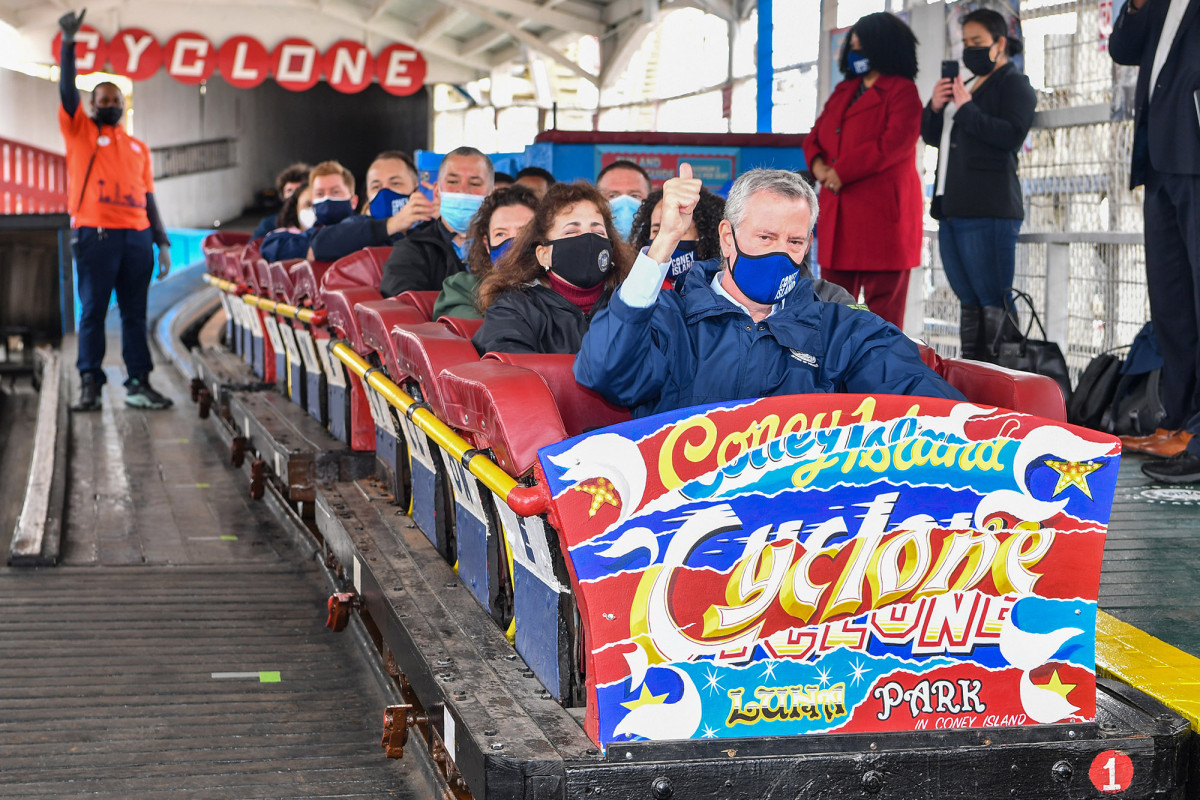 Coney Island, baby: Seaside attractions reopen after more
than a year 1