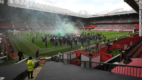 Manchester United fans mount protest against owners ahead of
Liverpool game 1