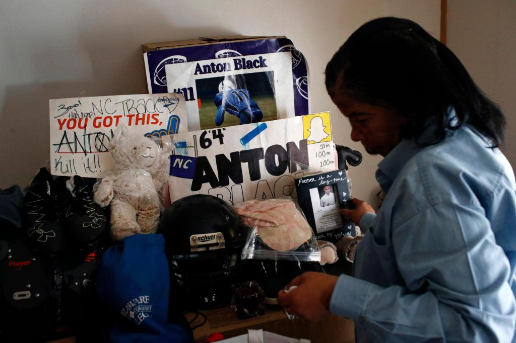 Use-of-force cases prompt state debates over officer
records 1