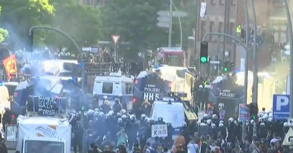 Police use pepper spray, water cannons on G20
protesters 1