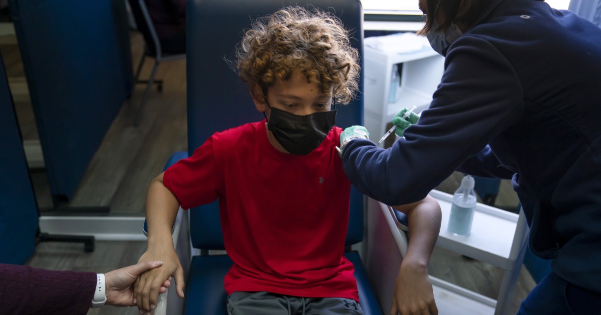 L.A. Unified to roll out major COVID-19 vaccine effort at
250 schools 1
