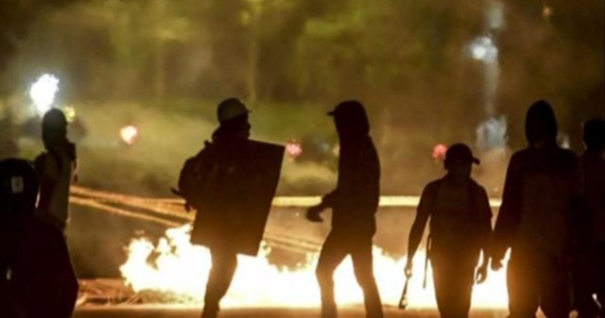 Protests across Colombia intensify; demonstrators killed
during clashes with police 1