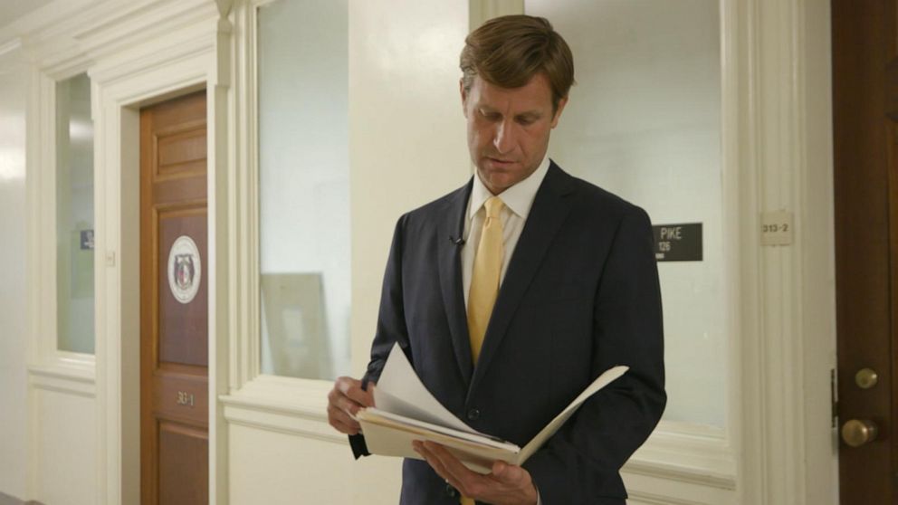 Tennessee gov signs transgender 'bathroom bill' for
schools 1