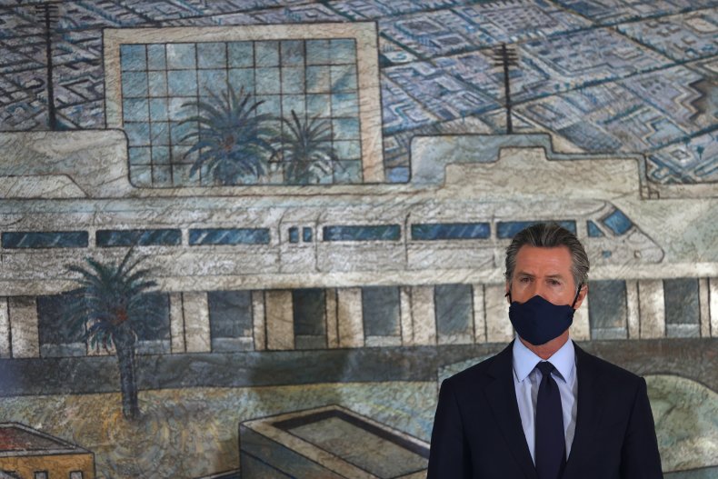California Delaying Mask Mandate's End So Residents Have
Time to 'Prepare': Health Director 1