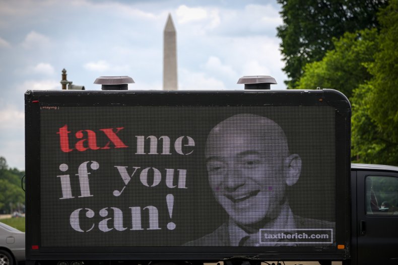 Millionaires Protest Outside Jeff Bezos' House: 'Cut the
Bulls**t. Tax the Rich' 1