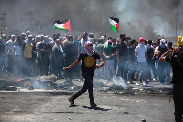 Palestinians protest in "day of rage" in West Bank and
Jerusalem 1