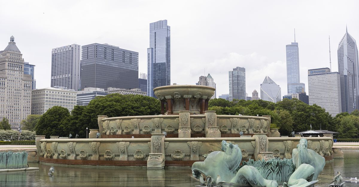 Buckingham Fountain will flow, beaches to reopen in time for
Memorial Day weekend 1