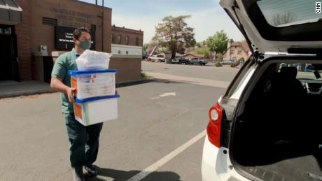Uneven vaccination rates across the US linked to Covid-19
case trends, worry experts 1
