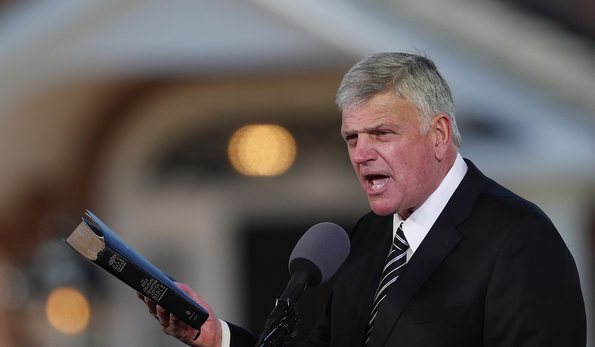 Franklin Graham: Americans should 'prayerfully' consider
getting the COVID-19 vaccine 1