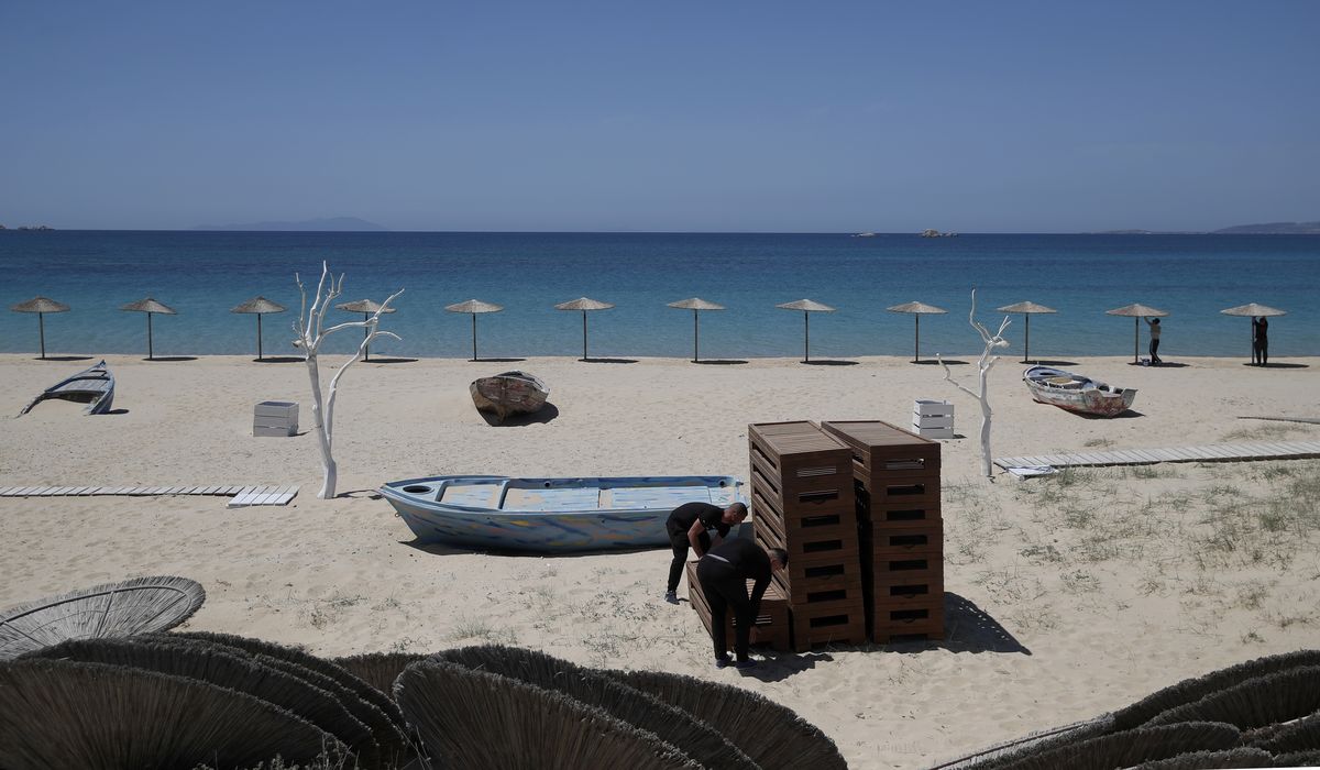 EU moves to open its borders to vaccinated tourists 1