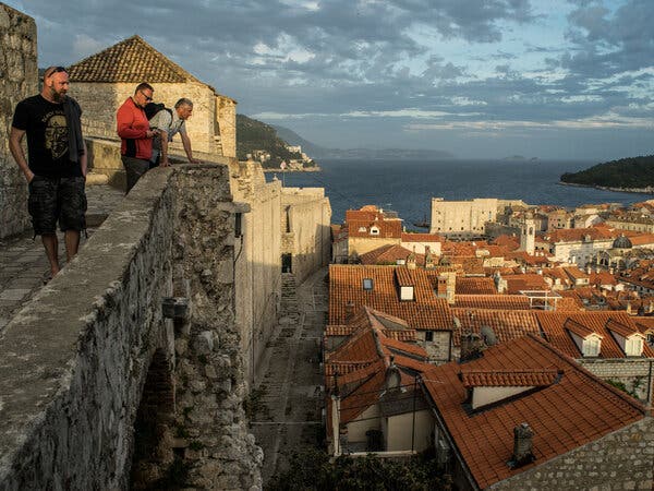 Traveling to Europe? A Country-by-Country Reopening
Guide 1 Traveling to Europe? A Country-by-Country Reopening
Guide 1